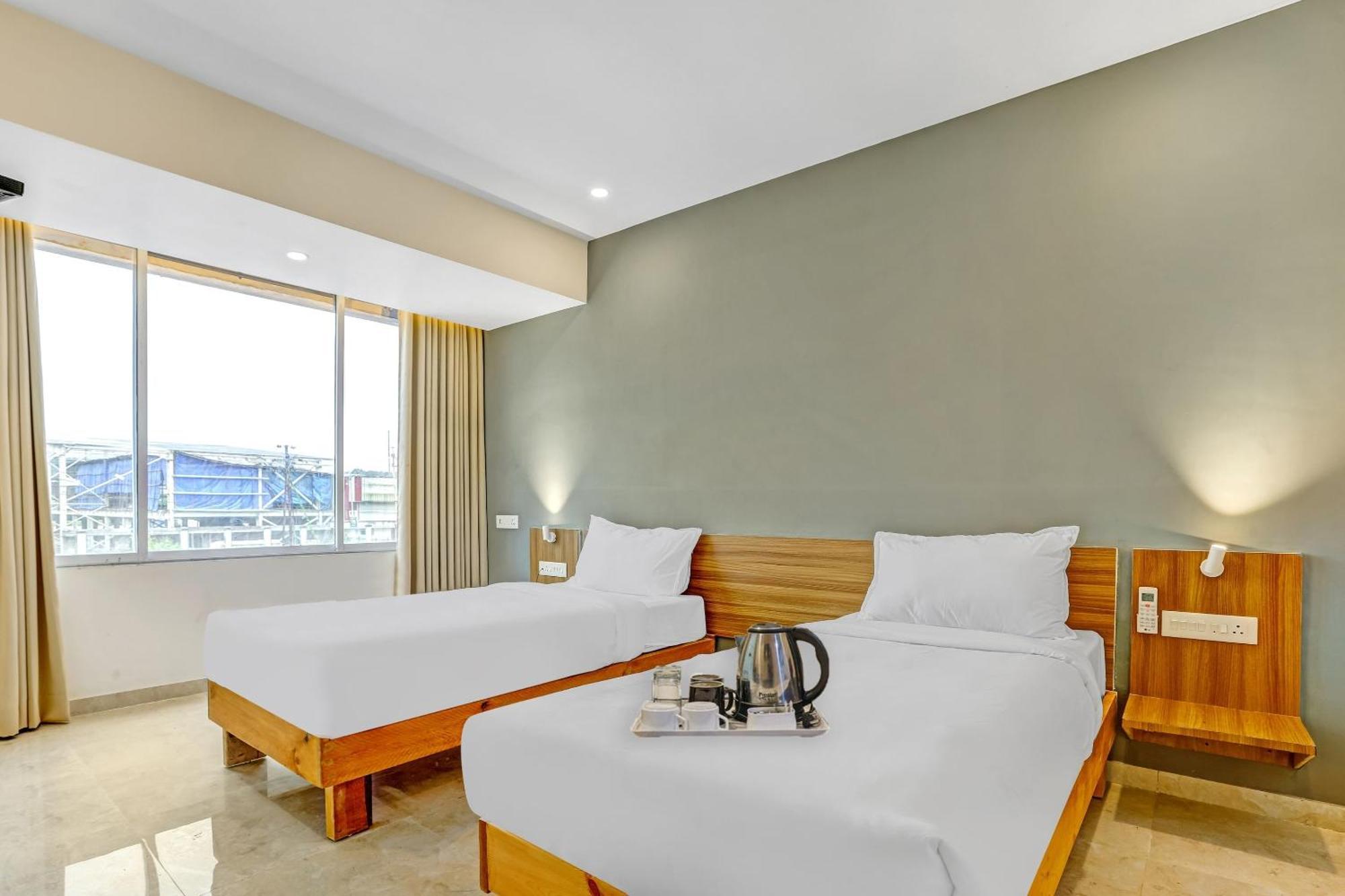 Hotel Townhouse Somani Apta Zewnętrze zdjęcie