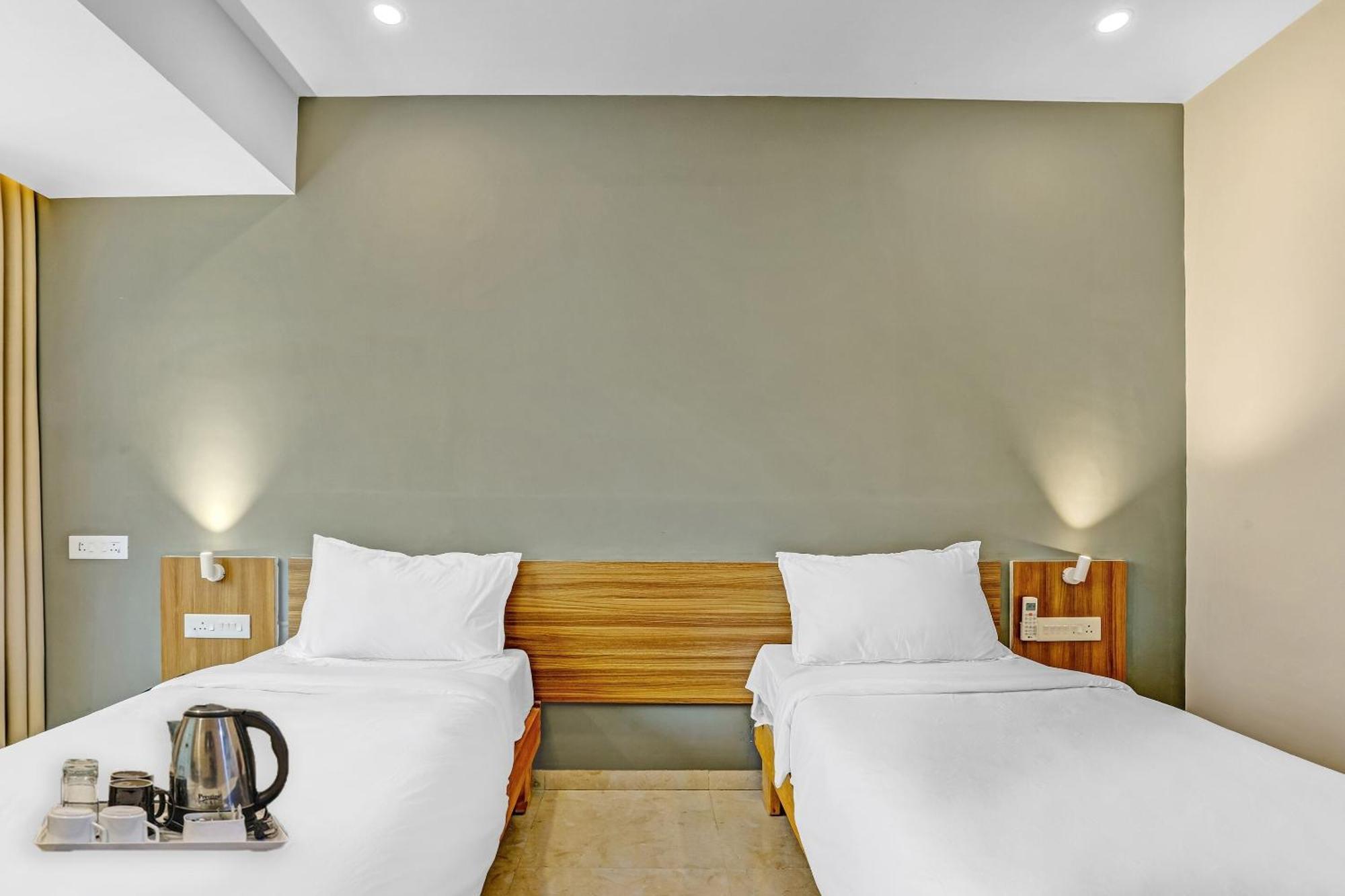Hotel Townhouse Somani Apta Zewnętrze zdjęcie