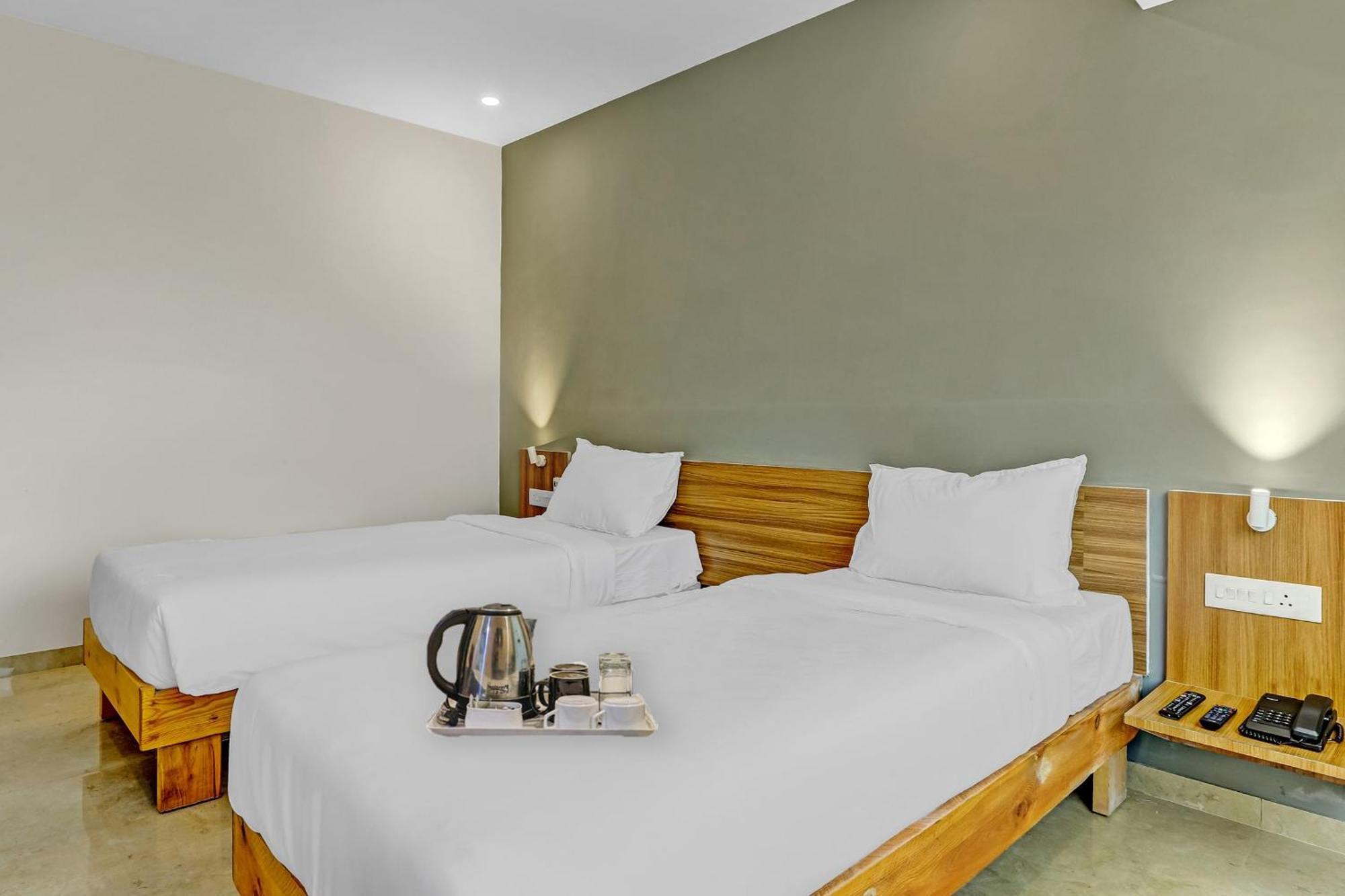 Hotel Townhouse Somani Apta Zewnętrze zdjęcie