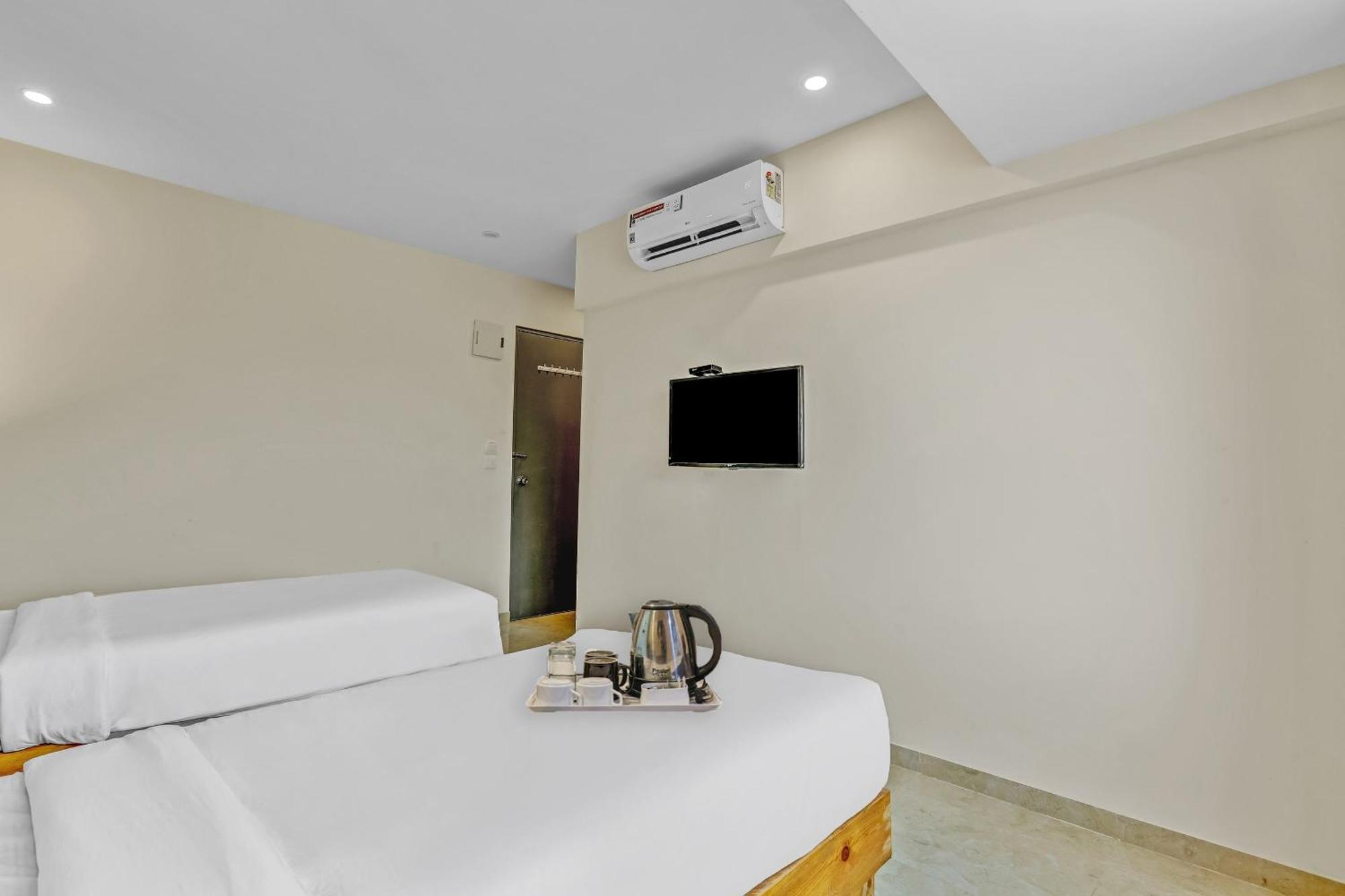 Hotel Townhouse Somani Apta Zewnętrze zdjęcie