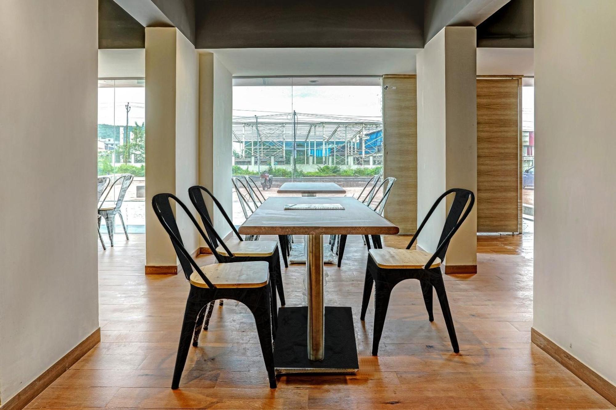Hotel Townhouse Somani Apta Zewnętrze zdjęcie