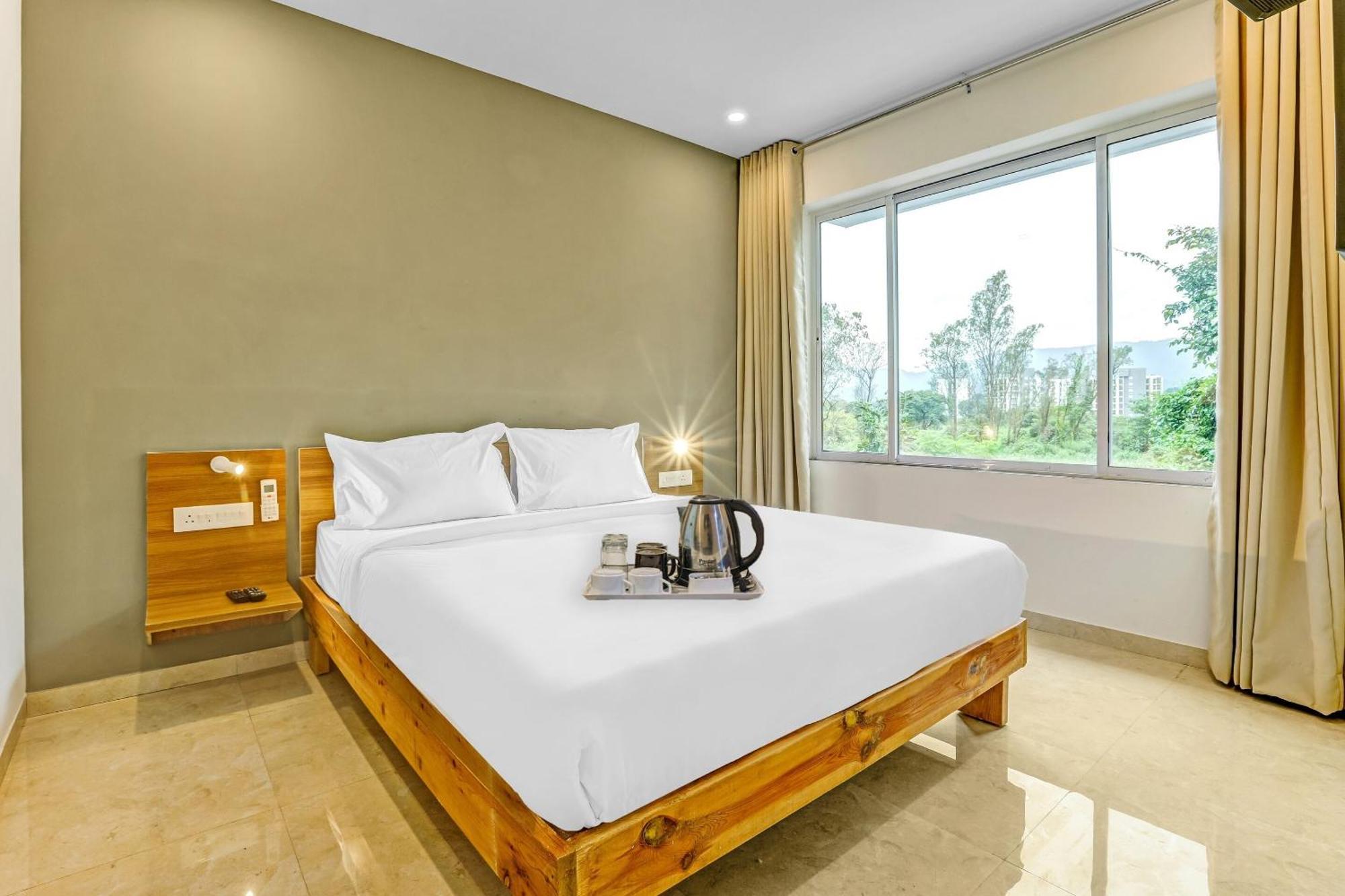 Hotel Townhouse Somani Apta Zewnętrze zdjęcie